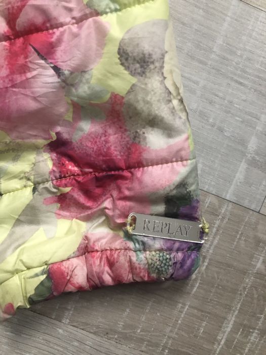 Уникално якенце Replay