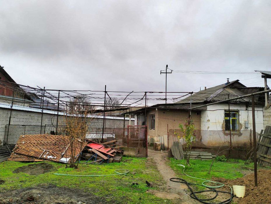 Бўстонлиқ тумани, Бараж МФЙда 7.8 сотих ер майдонли ховли сотилади.