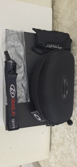 Очки темные солнцезащитные спорт