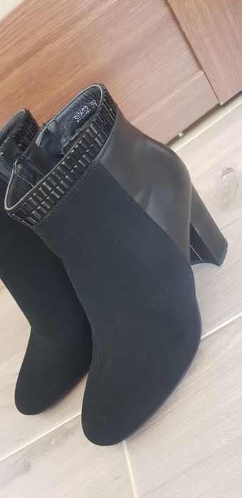 Ghete elegante cu toc