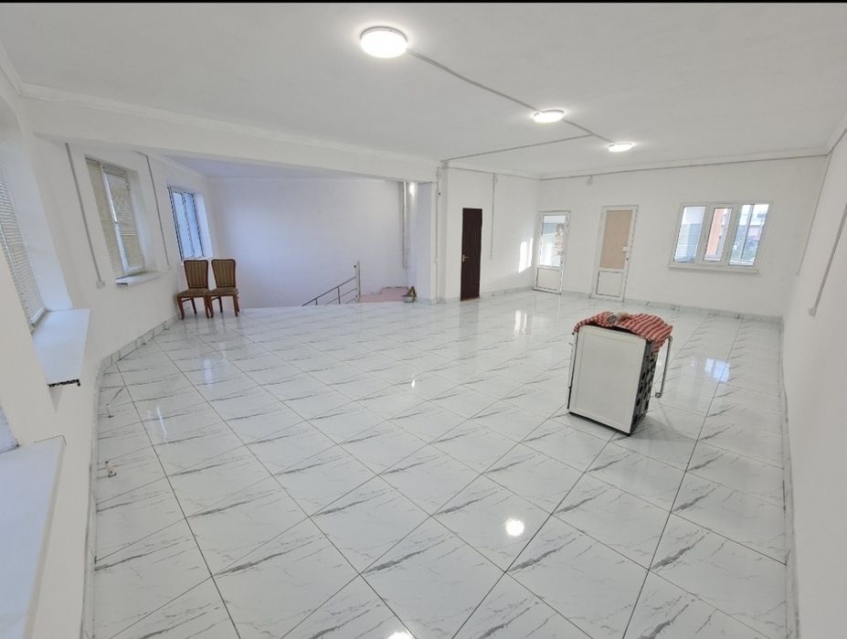 Alohida turgan bino 3 qavat 350м2 ijaraga beriladi
N