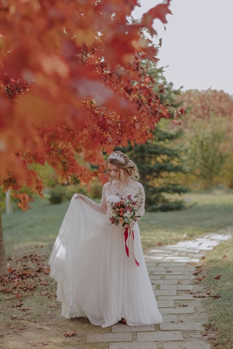 Vand rochie de mireasa NAVA Bride cu tot cu voal.