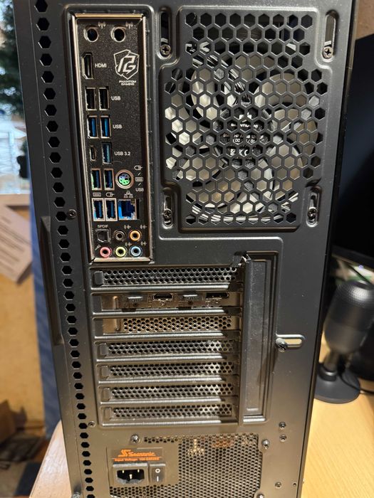 PC Gaming AMD Ryzen 7 5700X 3.4GHz, RX 6750 XT 12GB, 1TB SDD + 2TB HDD