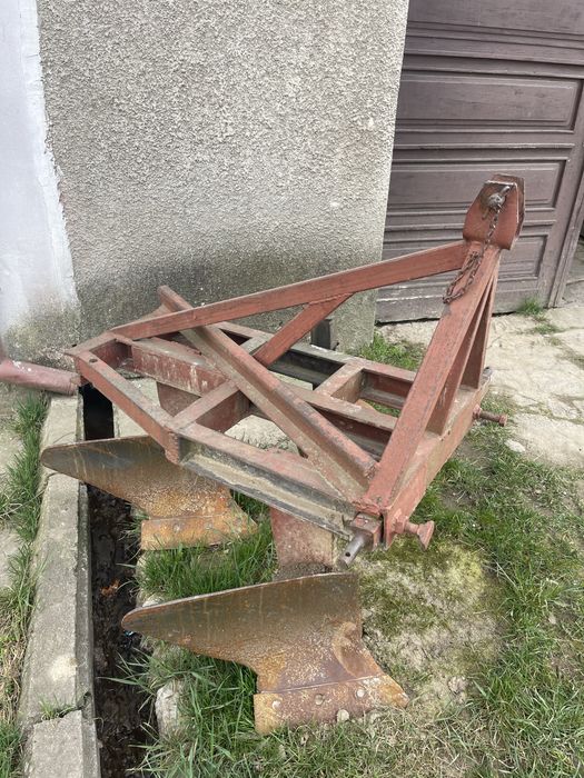 Vând plug 2 brazde 1300