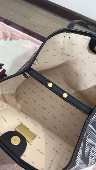 Сумка Guess