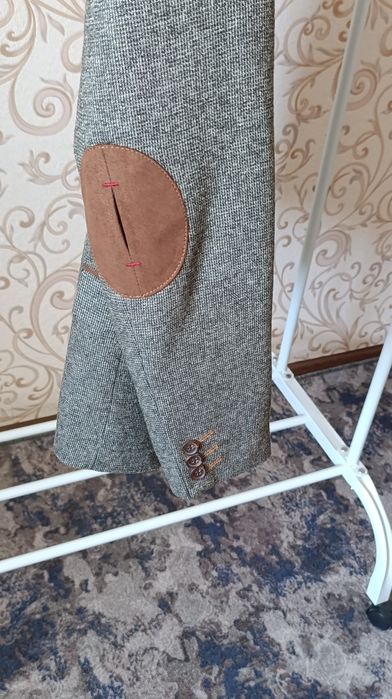 Продам классический костюм на мальчика