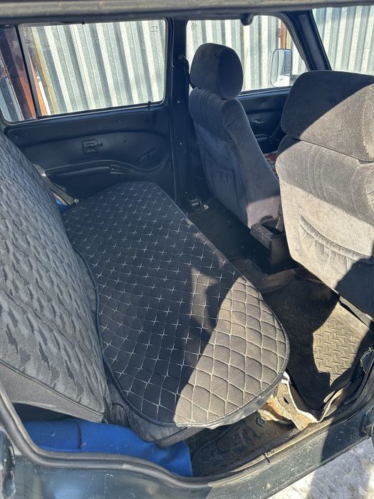 Продам ниву  инжектор  2002 года