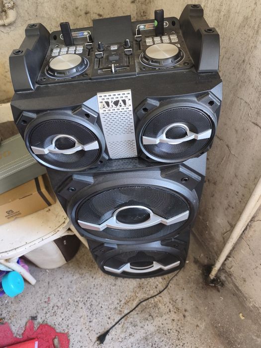 Vând sau schimb boxa activa folosita 2 luni