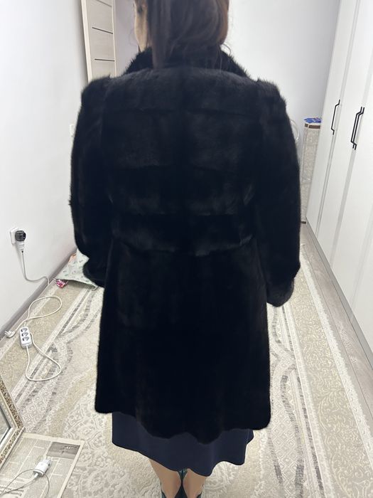 Норка шуба. Қара түсті. До колен