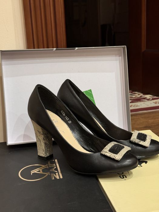 Туфли Carlabei на каблуке