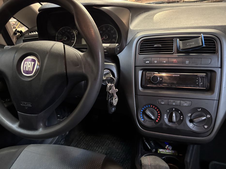 Vand fiat punto .
