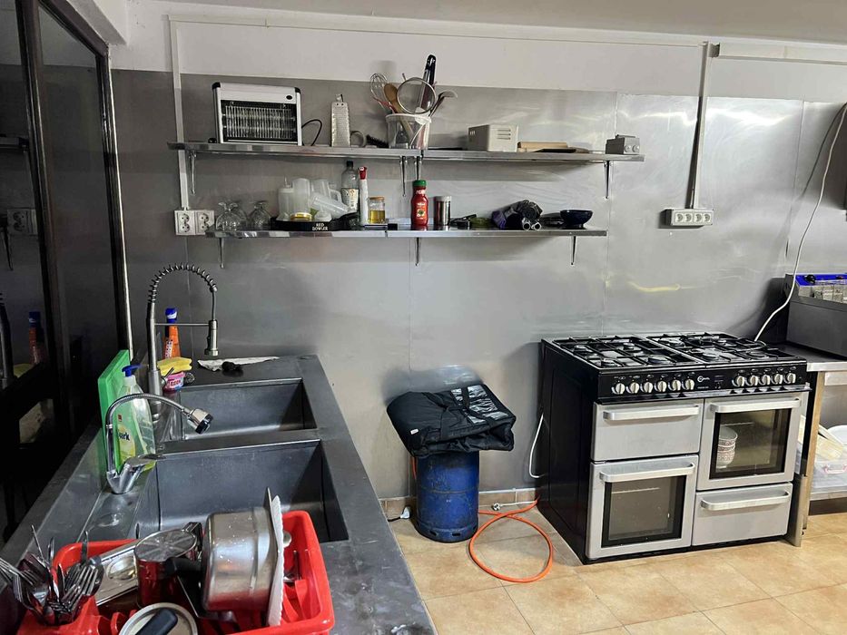 Bucatarie completa sau separate, cuptor pizza, frigider dublu inox…