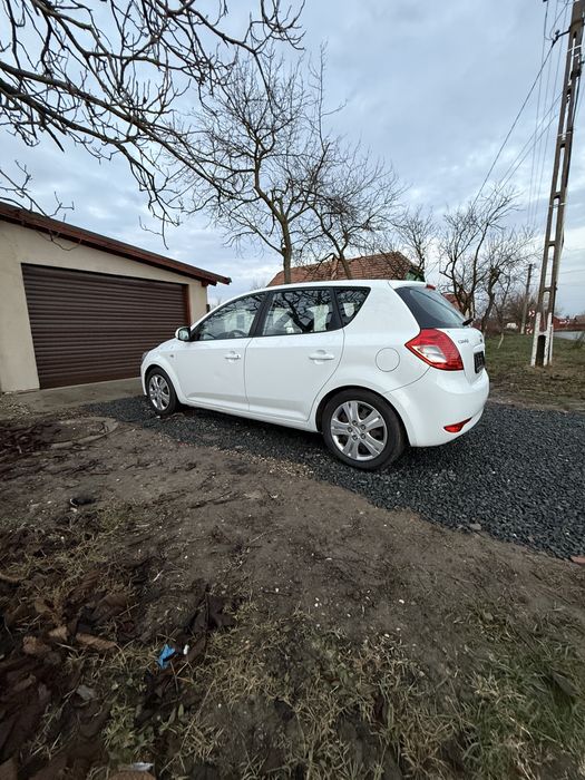 Vand masina KIA Ceed