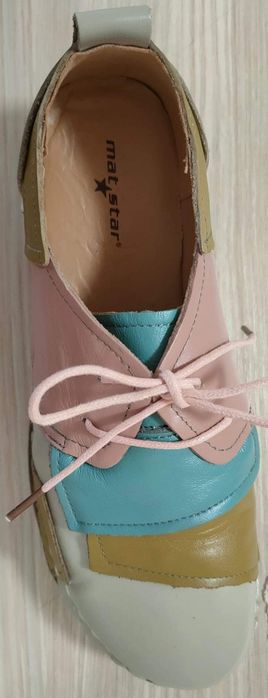 Чисто нови обувки от естествена кожа