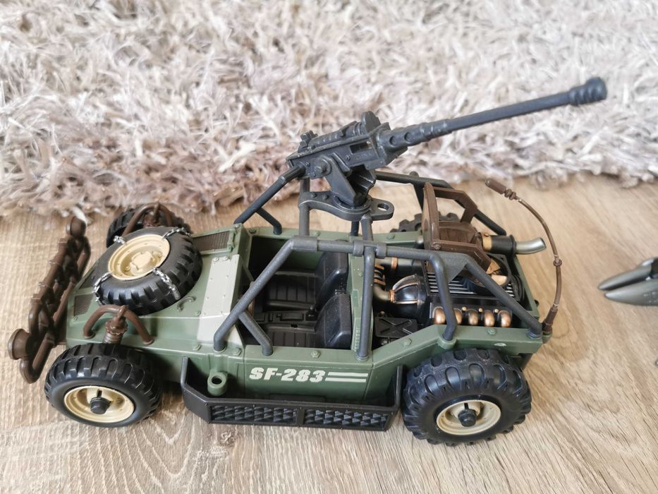 Продавам детски играчки уникат  от Германия - полицай на сафари,