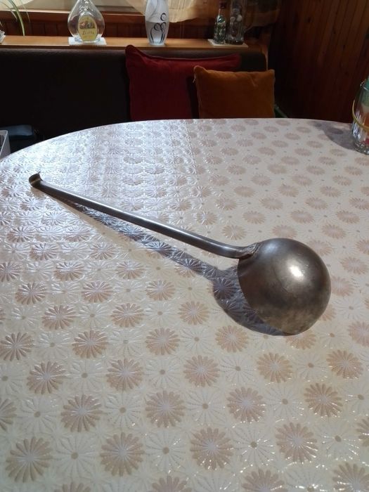 Продавам  неръждаем голям черпак.