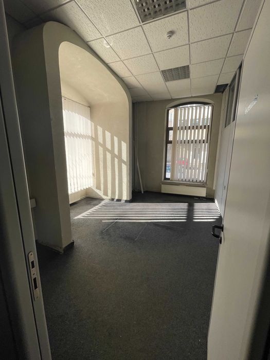 OFERTA! Spatiu parter bloc central Piatra Neamt 443m²-5.90€