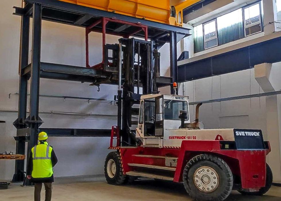 Inchiriez Camion cu Macara. Stivuitor Teren. Generator 380V. Nacela.