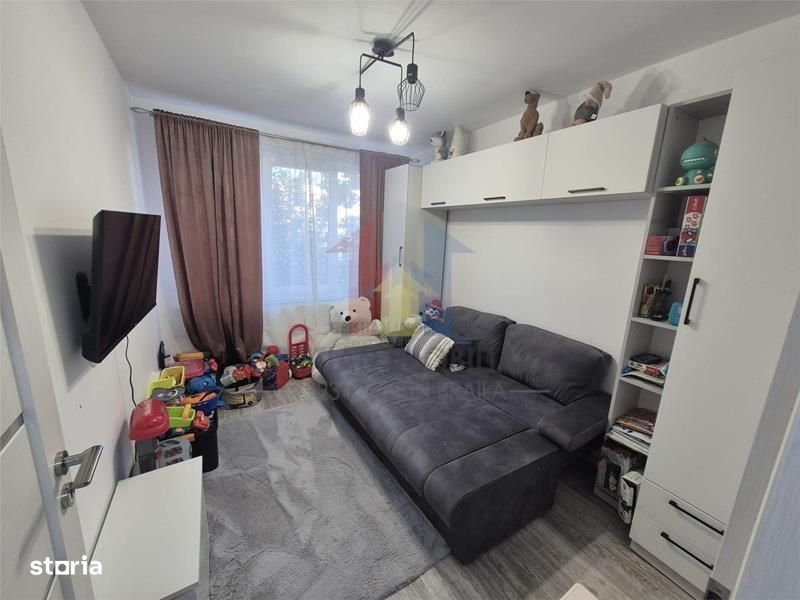 Vezi Video! MOBILAT si UTILAT! RENOVAT 2020! Ap 3 camere, ETAJ 3, zona