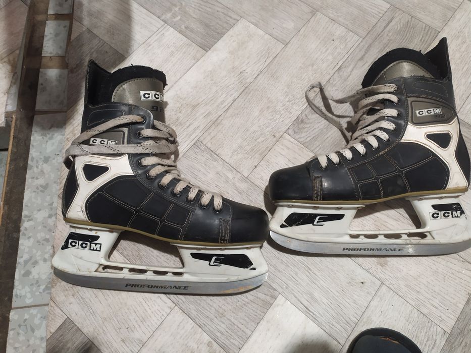 Коньки хоккейные