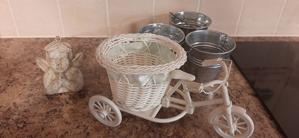 Кашпи за дребни цветя теменужка и кактуси