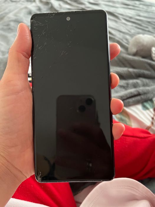 Samsung Galaxy S20Fe -128GB - пукнат дисплей