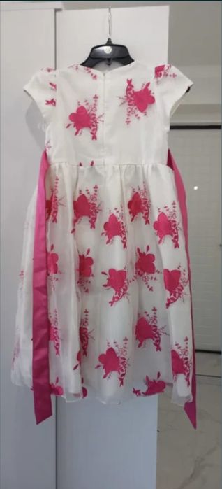 Платья нарядные для девочки 5-7лет