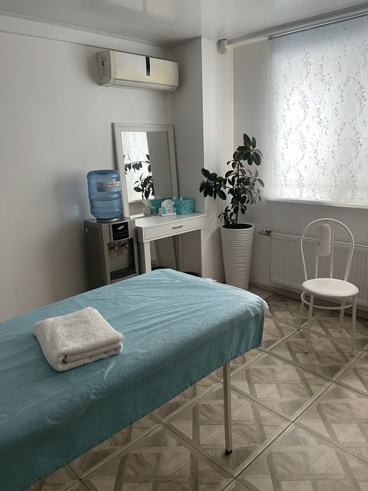 Сдам кушетку в салоне