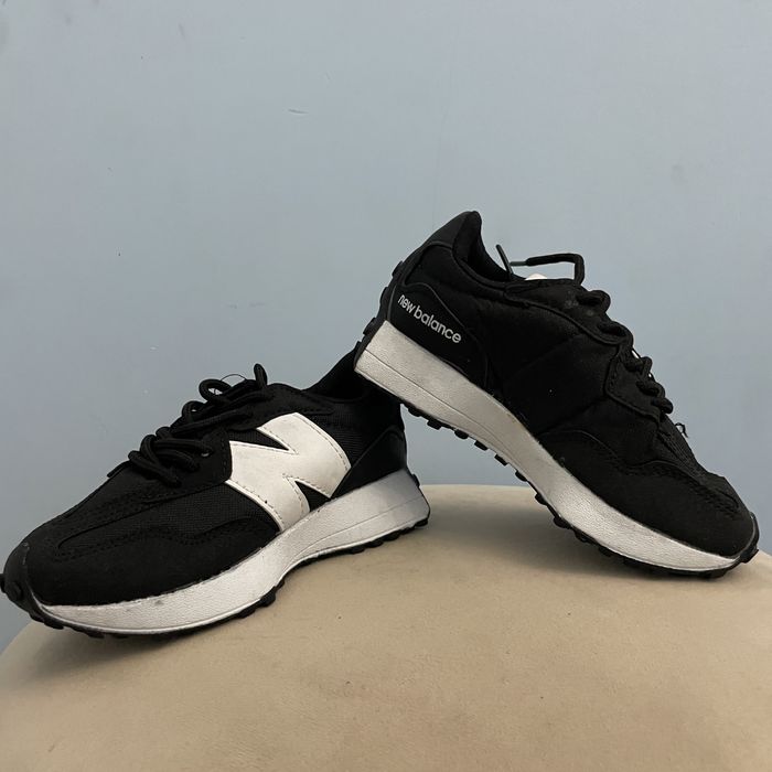 Распродажа детской обуви.