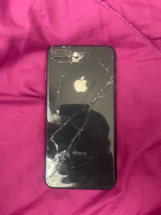 Продаёться Айфон 8+ хорошем состоянии