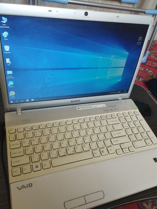 Core i5 noutbuk sotiladi