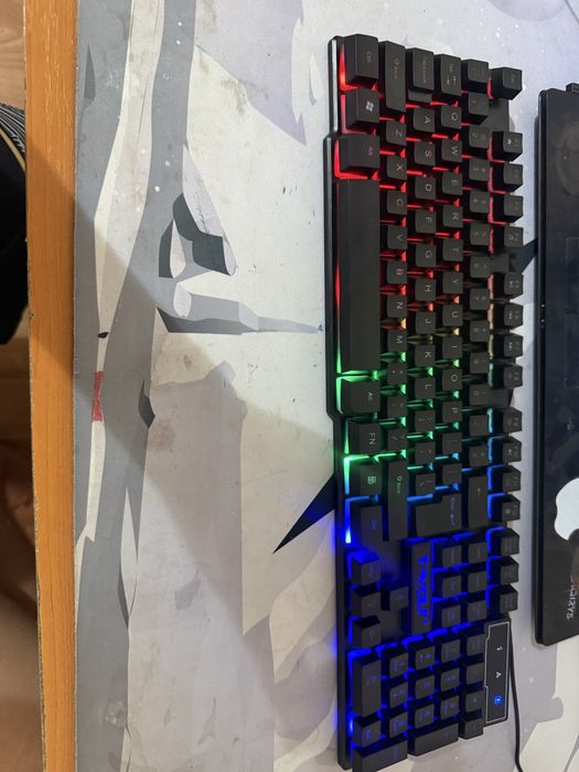 Vand 1 tastatura si 1 tastatura+mouse+mouse pad