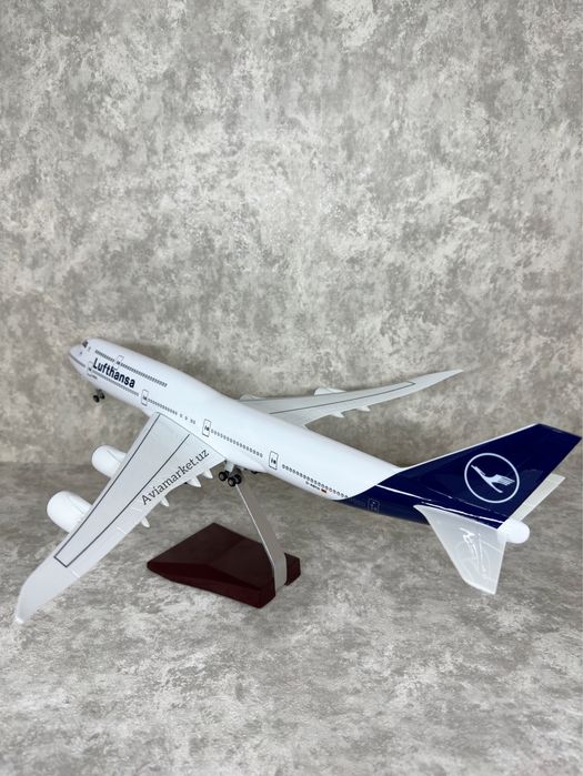 Самолет офиссный сувенир (BOEING-747-LUFTHANSA) с Led подсветкой