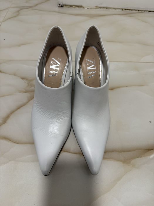 Zara мн интересни бели токчета