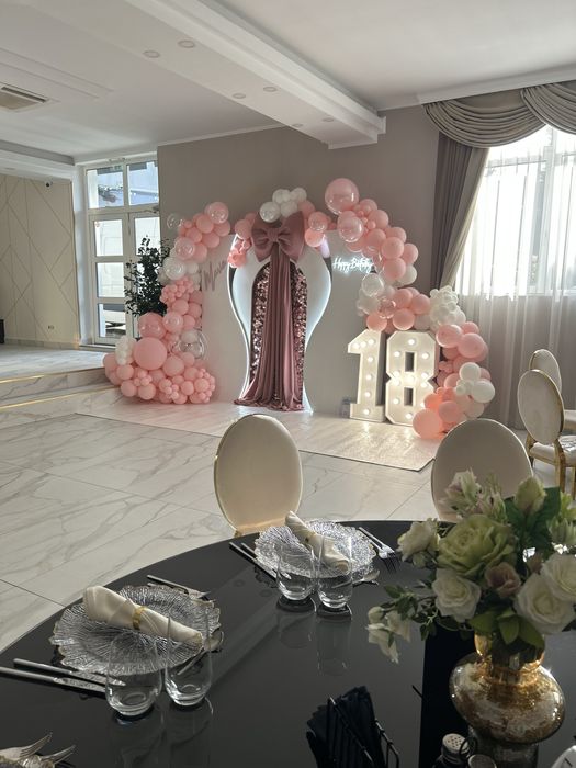 Decor botez majorat nunta baloane colt foto aranjamente masa