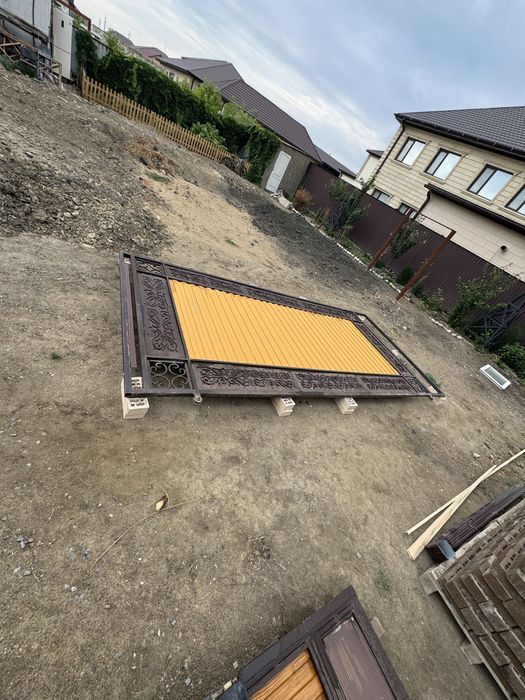 Варота откатные с калиткой.