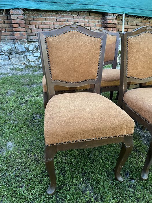 Стари мебели масив- диван, маса