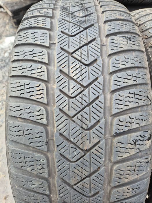 2 Anvelope de IARNA - 225/45/18 - PIRELLI - Stare buna DOT 2020 RFT