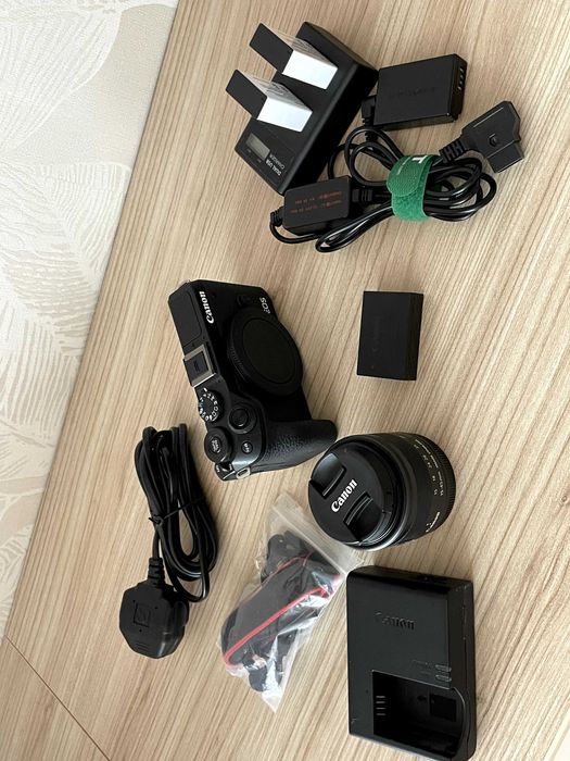 Фотоапарат Canon EOS M6 Mark II - НОВ с преходник