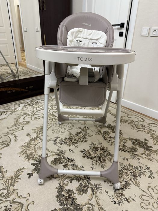 Продам кресло для кормления Tomix