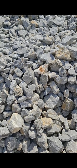 Piatra gri decorativa piatra de munte decorativa nisip pietris hamuca balast pamamt negru gradina compost piatra concasata  agregate balastiera moloz
