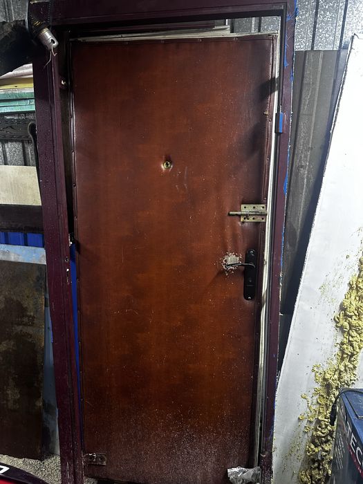 Продам дверь Б/У