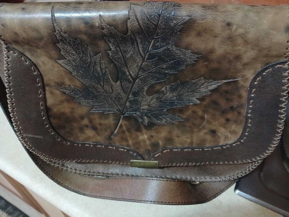 Geanta piele umar maro cu frunza