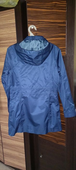 Куртка-ветровка.