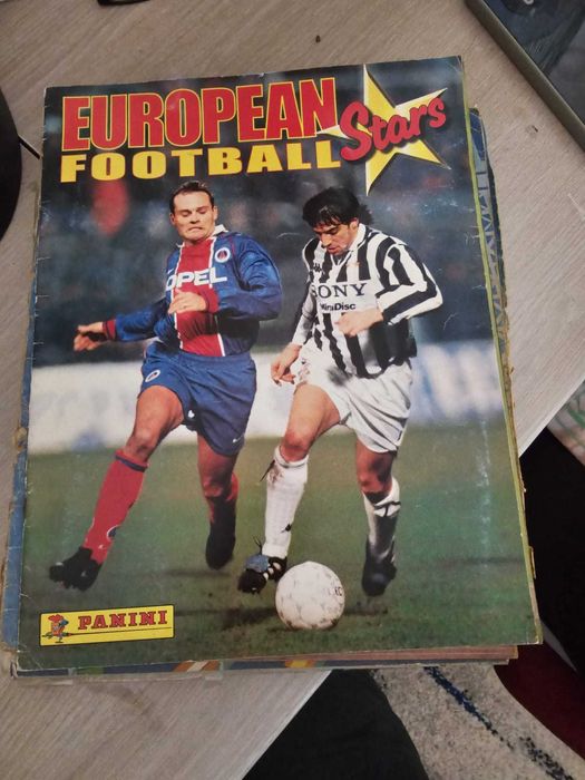 Vand albume football de colectie.