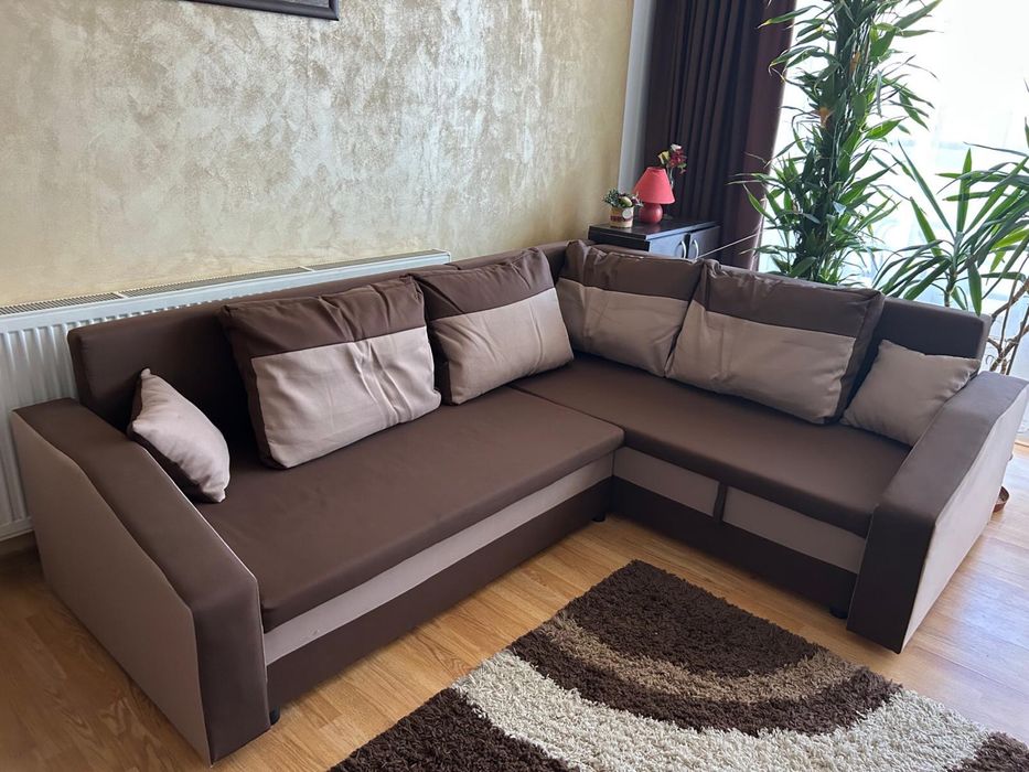 Canapea extensibila cu lada de depozitare