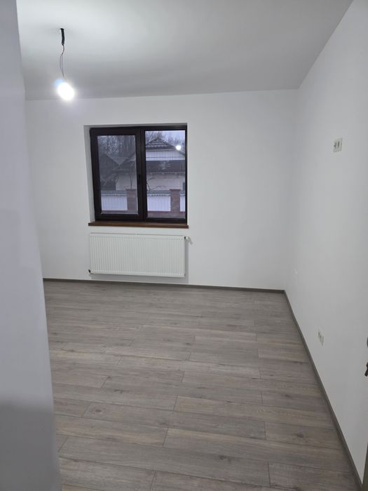 Vand casa noua , situata la 4 km de Tg.Neamt(Topolita)
