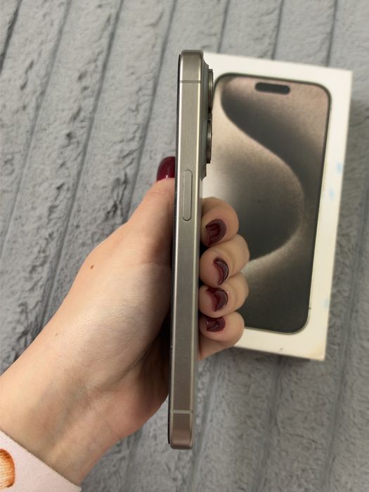 Iphone 15 pro natural titanium