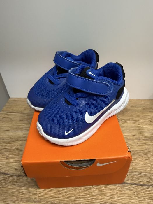 Продавам детски Маратонки Nike