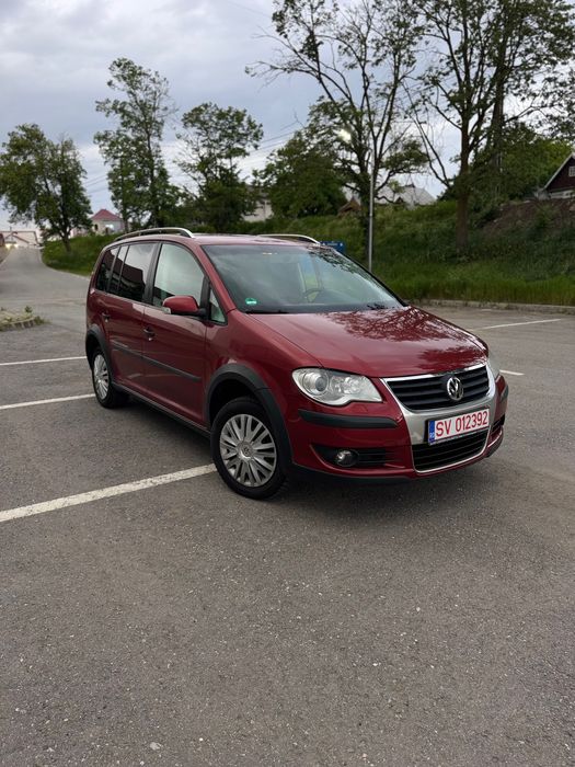 VW Touran Cross • 2.0 TDI • 170 CP • DSG Automat